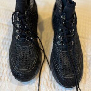 Jambu Black Casual Tennis shoes with heel. Size 8